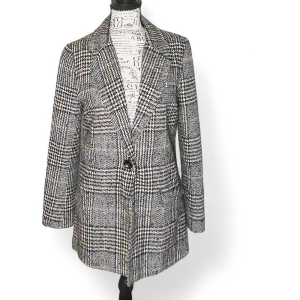 Minimalist Classic Boohoo Black and White Glen Plaid Single-Button Blazer Coat.